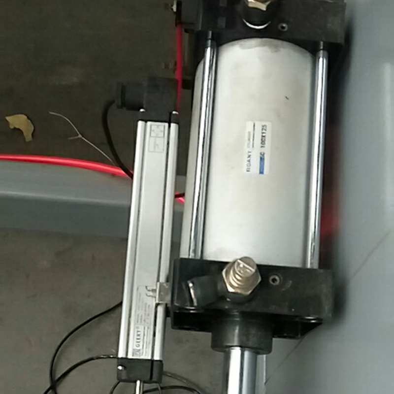 HLC拉杆式直线位移传感器用于气缸同步测控系统